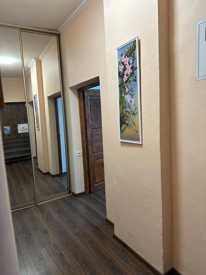 Затишна Двокімнатна Квартира В Самому Серці Ужгорода Oezjhorod Buitenkant foto